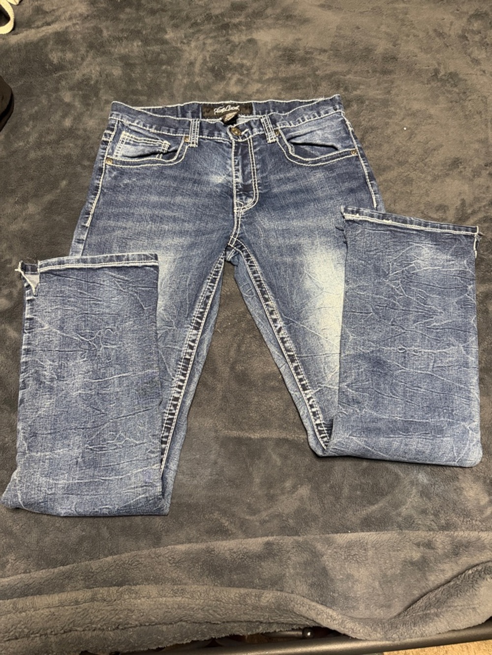 True Luck Men's Blue Washed Jeans. Size 30/32